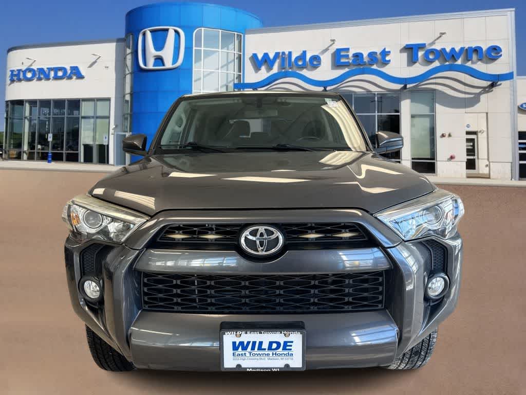 Thumbnail: 2015 Toyota 4Runner - 3