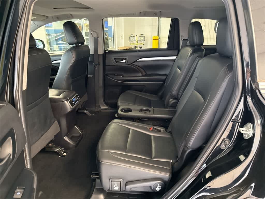 Thumbnail: 2019 Toyota Highlander - 21