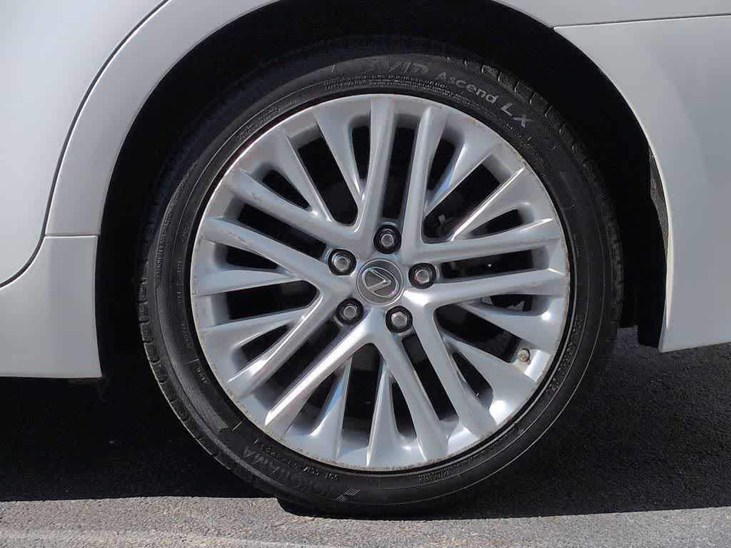 Thumbnail: 2016 Lexus ES - 13