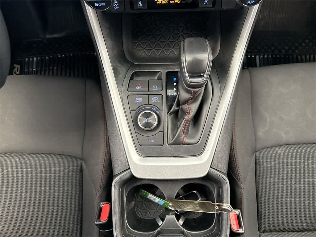 Thumbnail: 2021 Toyota RAV4 - 33