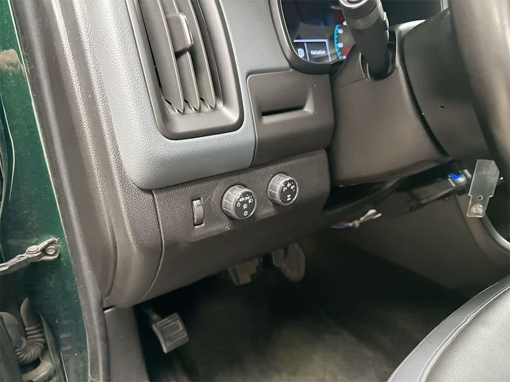 Thumbnail: 2015 Chevrolet Colorado - 37