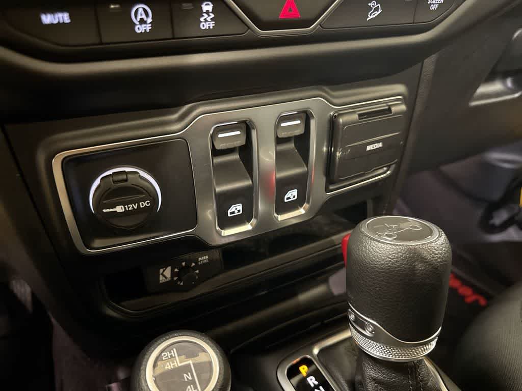 Thumbnail: 2020 Jeep Wrangler - 31