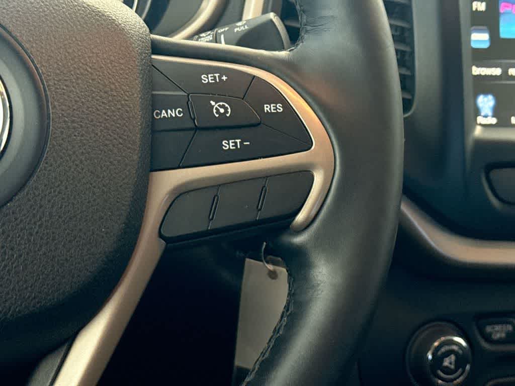 Thumbnail: 2017 Jeep Cherokee - 26