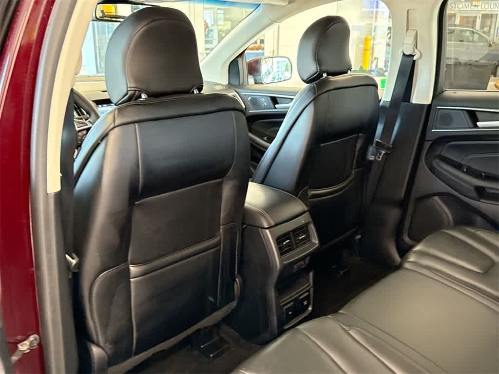 Thumbnail: 2019 Ford Edge - 19