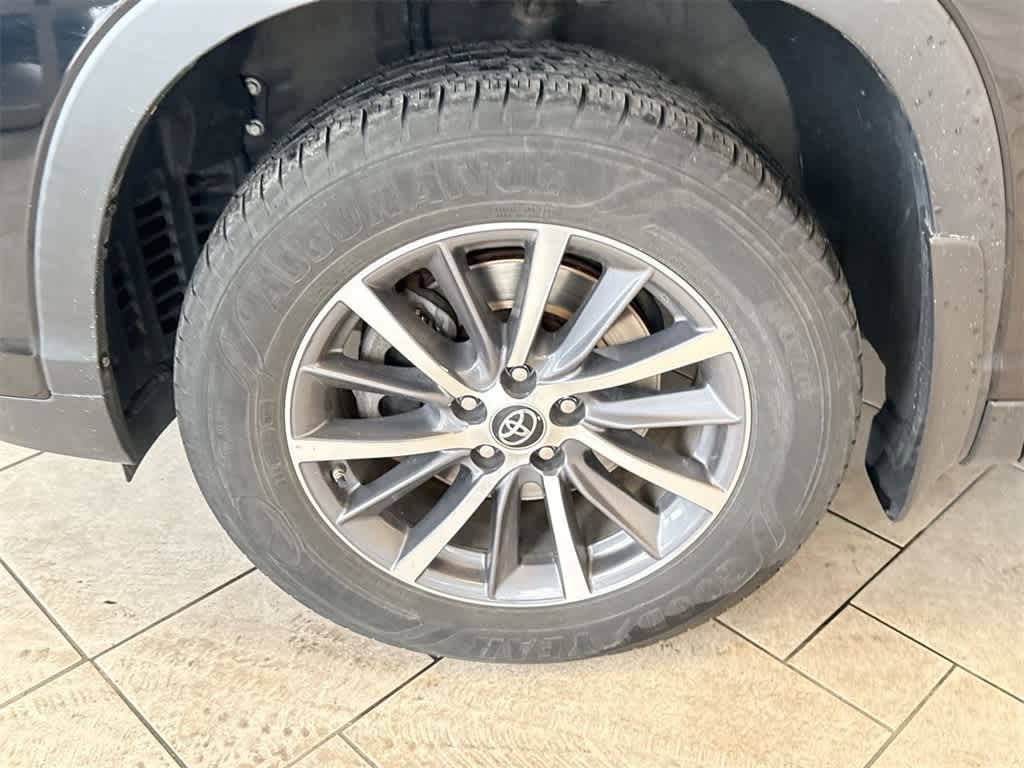 Thumbnail: 2019 Toyota Highlander - 14