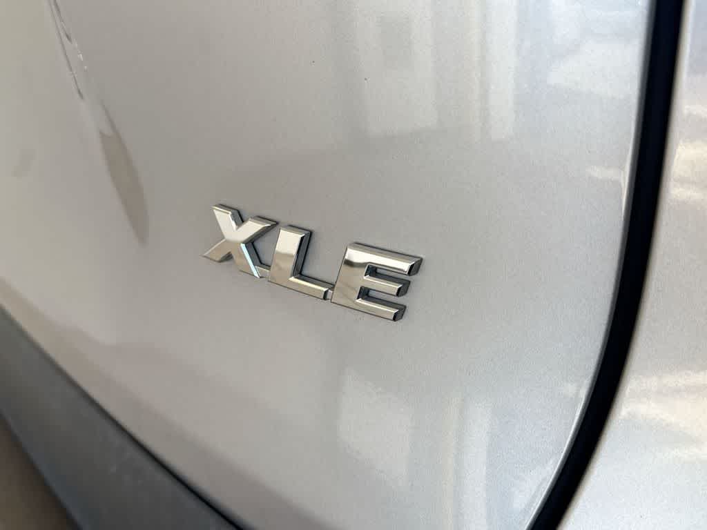 Thumbnail: 2021 Toyota RAV4 - 13