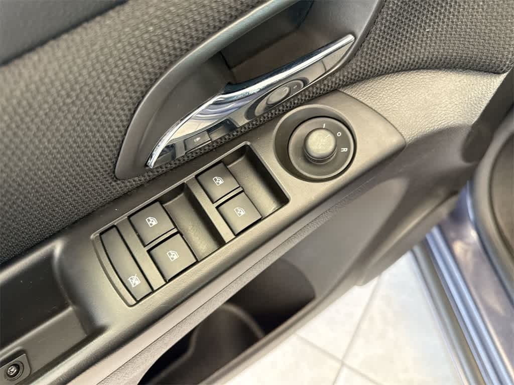 Thumbnail: 2014 Chevrolet Cruze - 18
