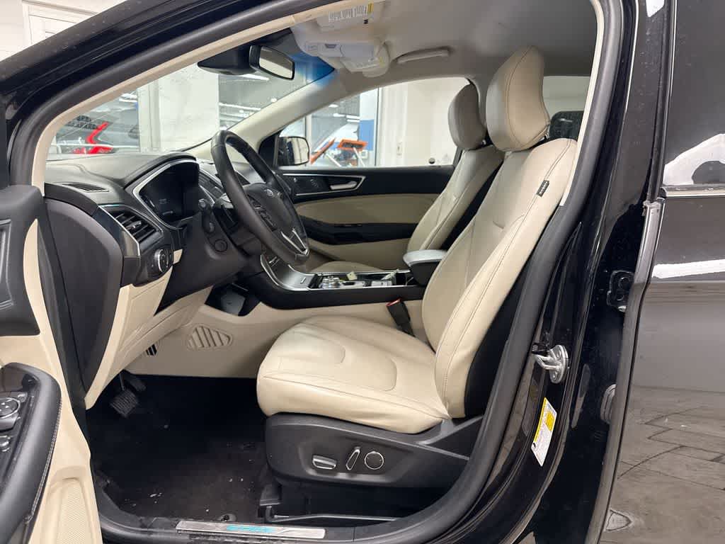 Thumbnail: 2019 Ford Edge - 18