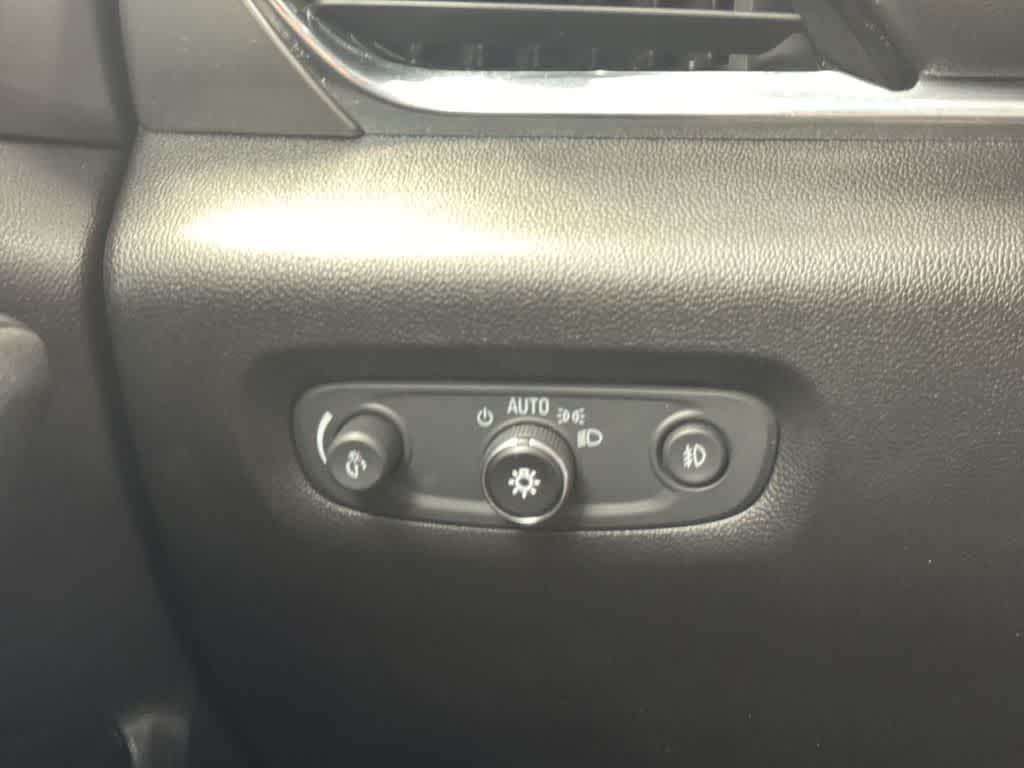 Thumbnail: 2018 Chevrolet Traverse - 38