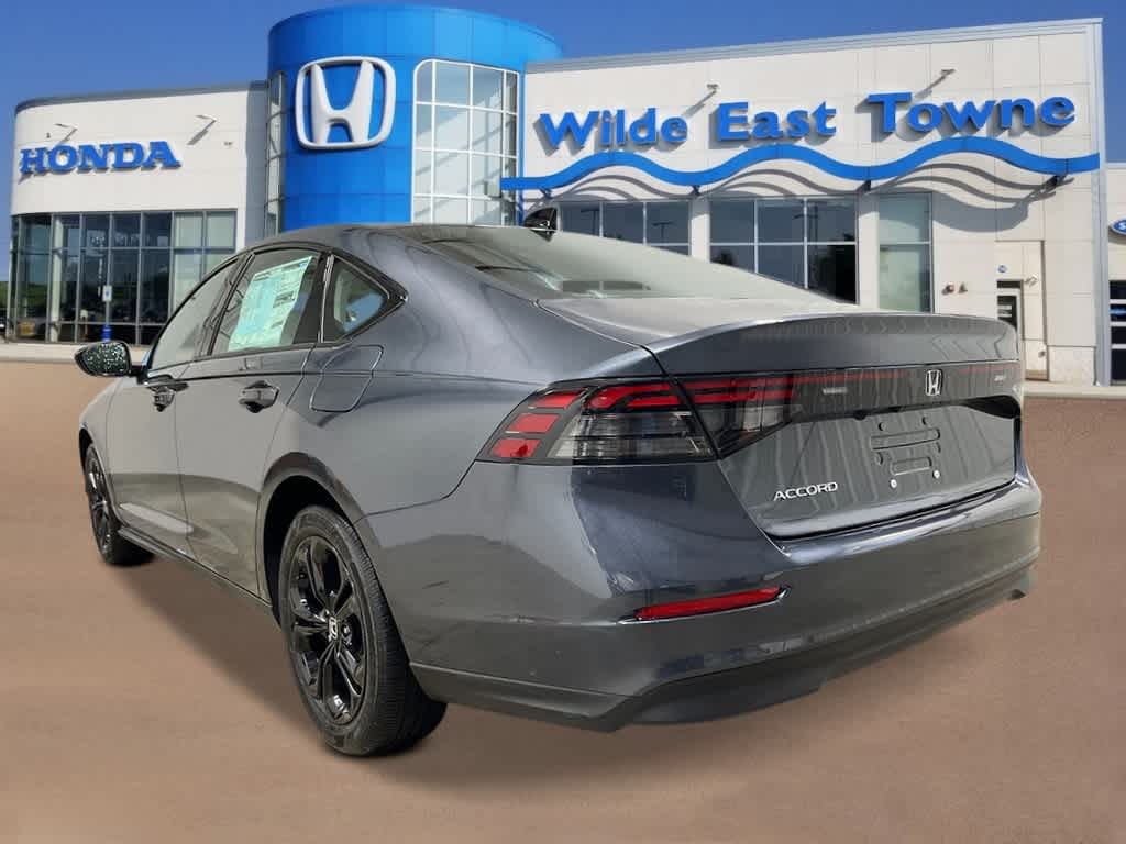2025 Honda Accord SE photo 2