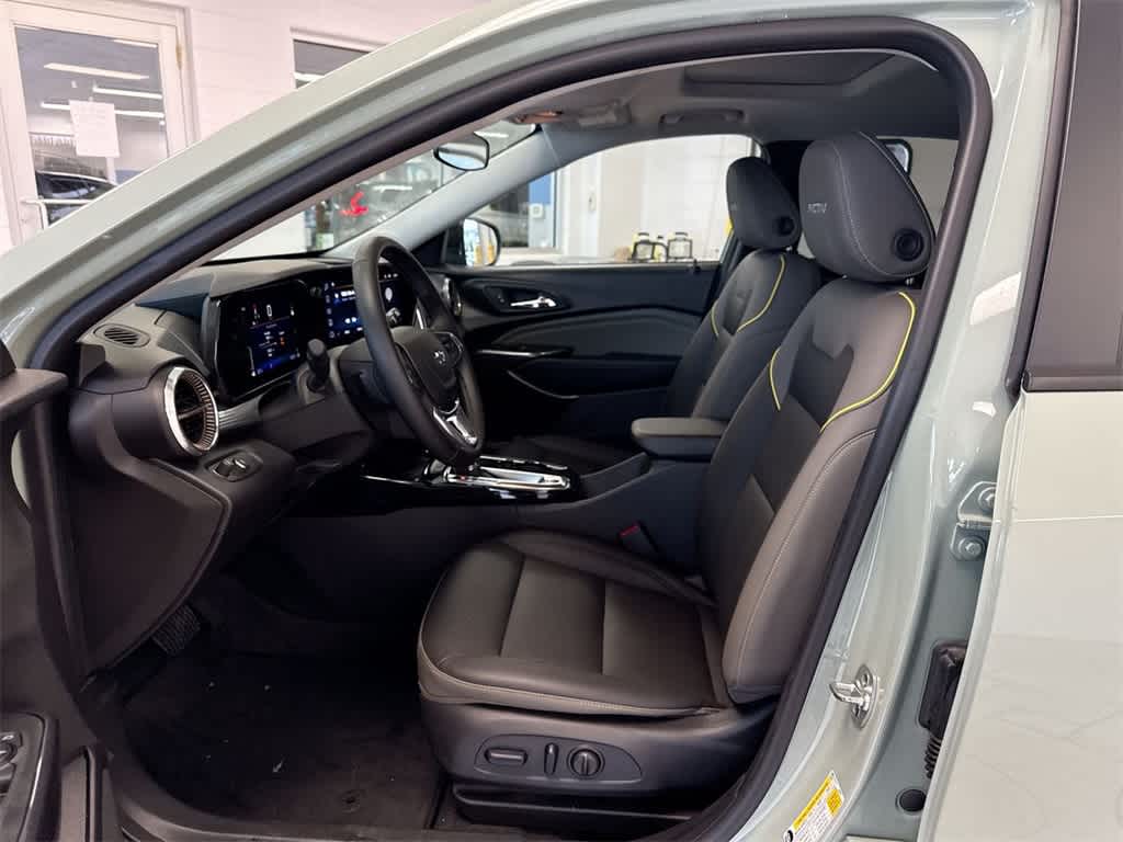 Thumbnail: 2024 Chevrolet Trax - 17