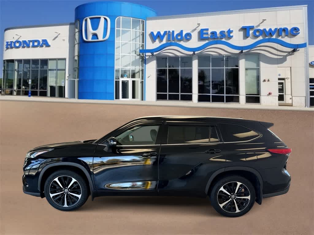 Thumbnail: 2022 Toyota Highlander - 5