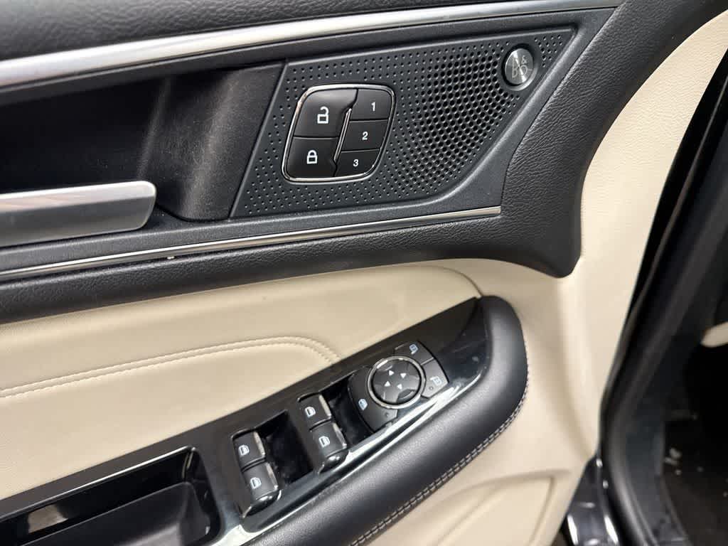 Thumbnail: 2019 Ford Edge - 19