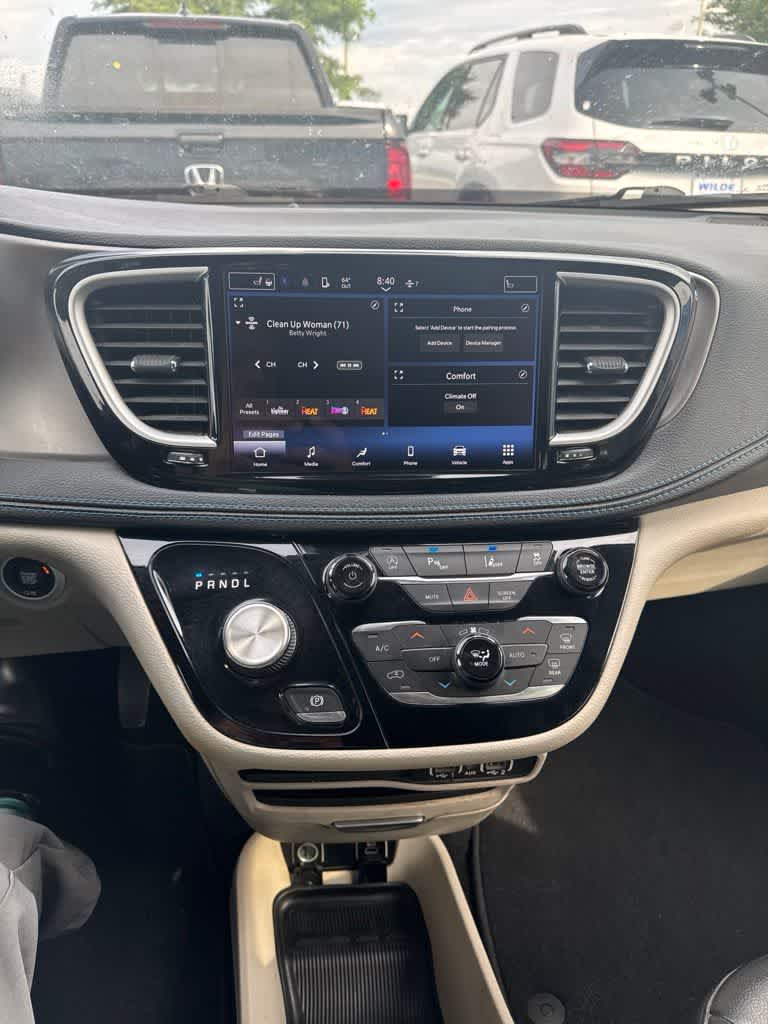 Thumbnail: 2021 Chrysler Pacifica - 4