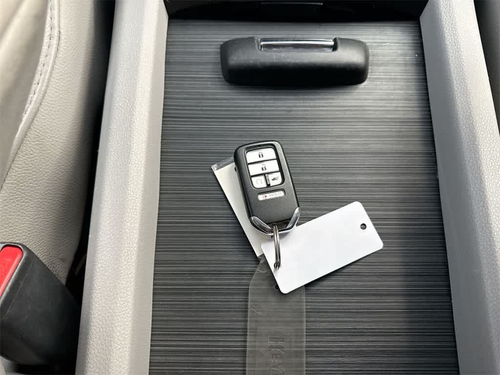 Thumbnail: 2017 Honda Pilot - 38