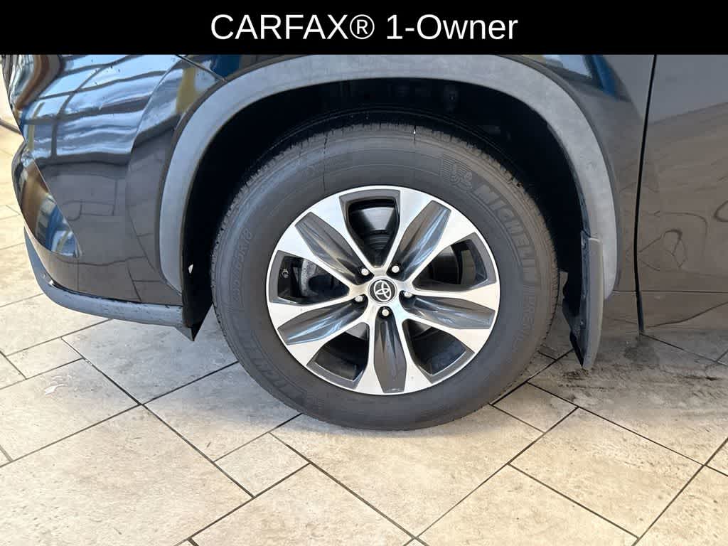 Thumbnail: 2022 Toyota Highlander - 15