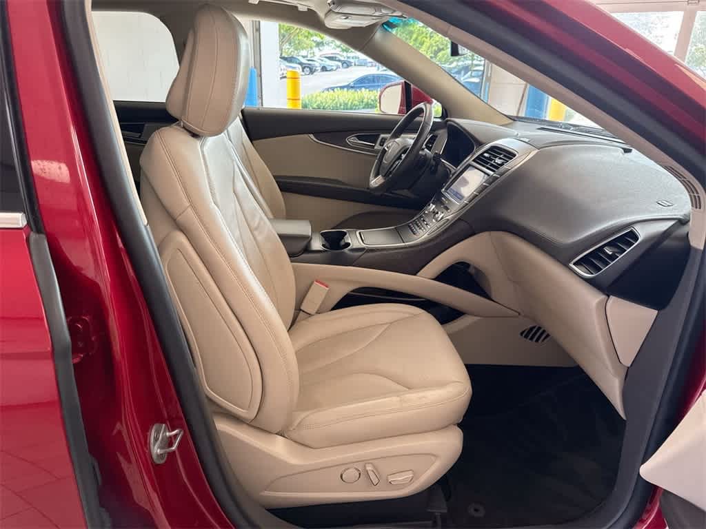 Thumbnail: 2020 Lincoln Nautilus - 23