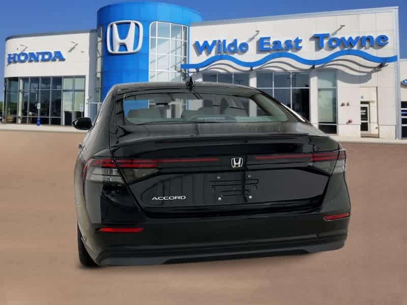 2025 Honda Accord LX photo 4