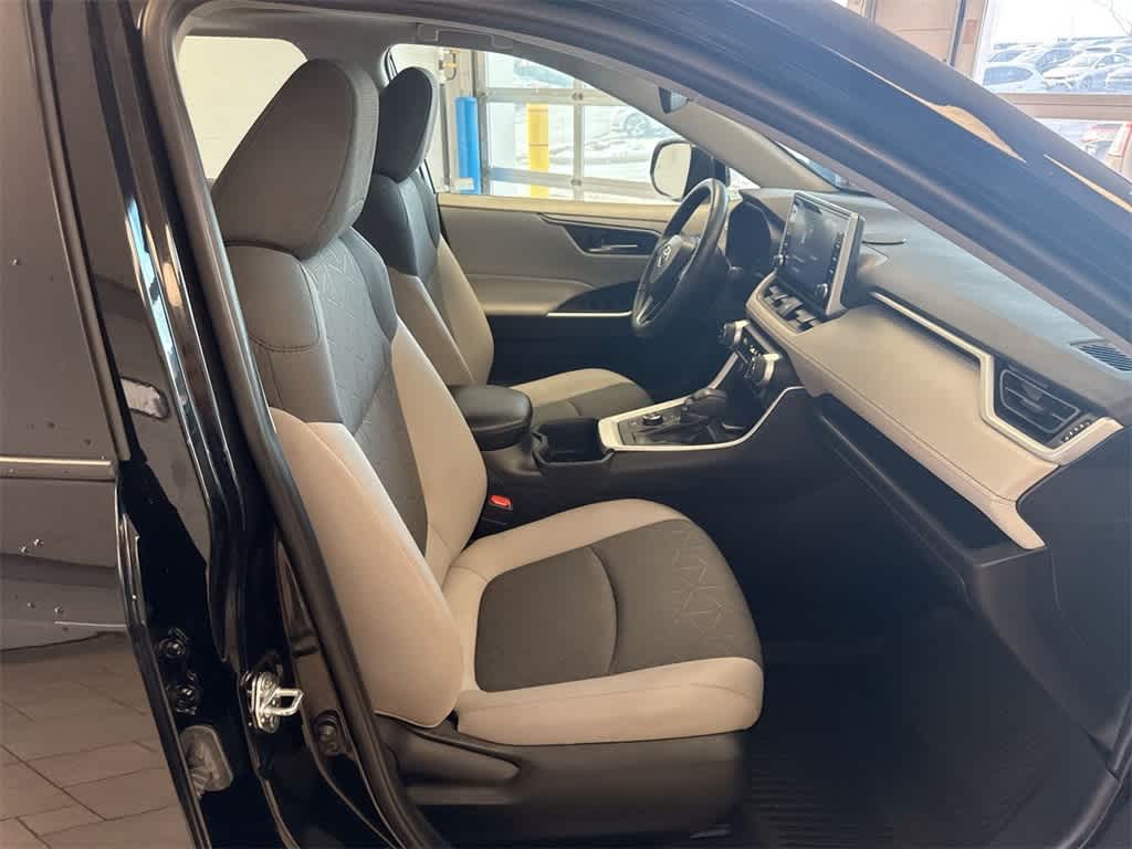 Thumbnail: 2022 Toyota RAV4 - 20