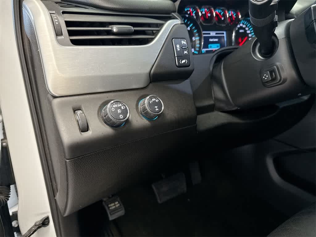 Thumbnail: 2018 GMC Yukon - 37