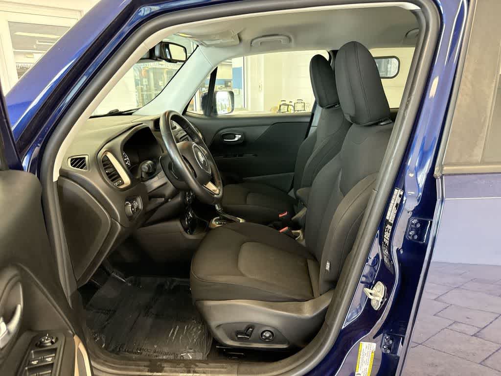 Thumbnail: 2016 Jeep Renegade - 17