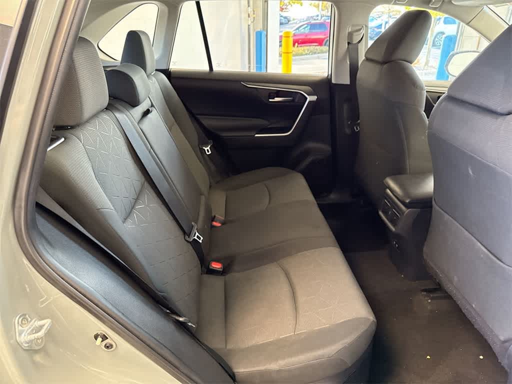 Thumbnail: 2021 Toyota RAV4 - 21