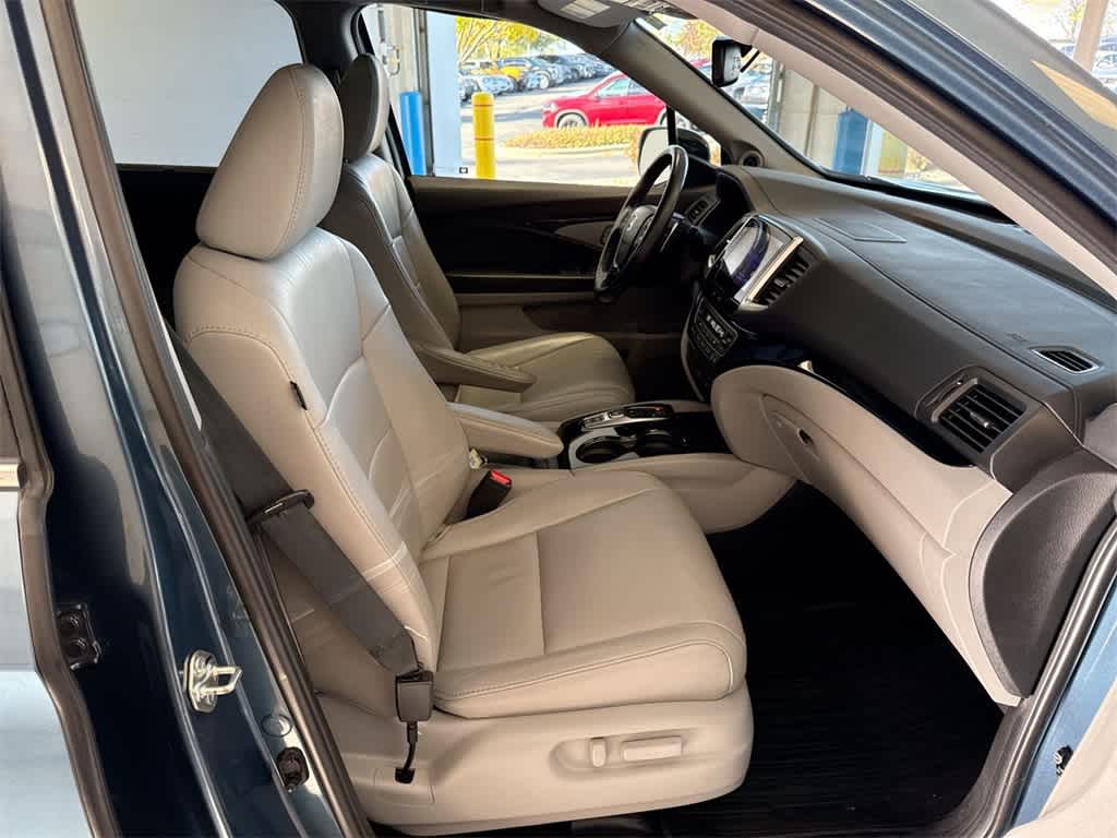 Thumbnail: 2017 Honda Pilot - 23