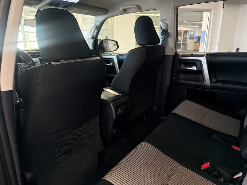 Thumbnail: 2015 Toyota 4Runner - 19