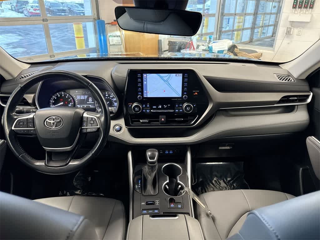Thumbnail: 2022 Toyota Highlander - 16