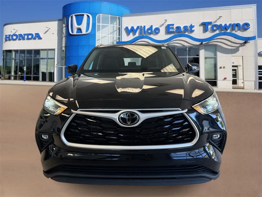 Thumbnail: 2022 Toyota Highlander - 3