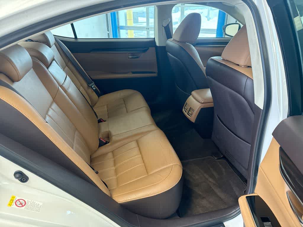 Thumbnail: 2018 Lexus ES - 23