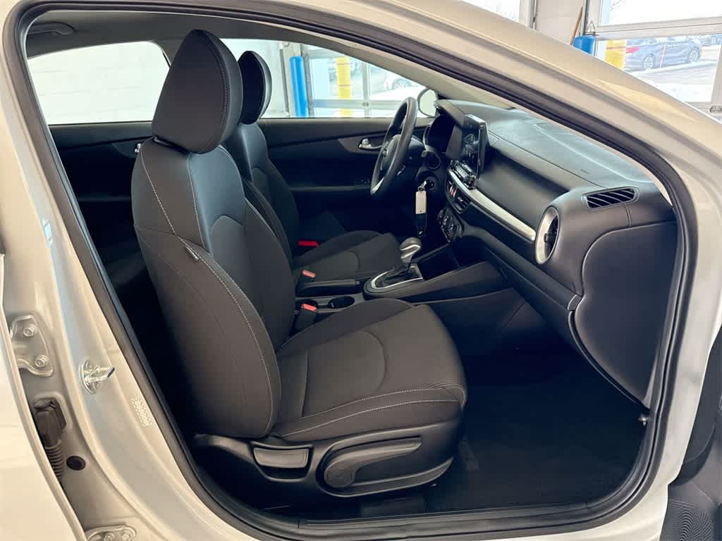 Thumbnail: 2020 Kia Forte - 21