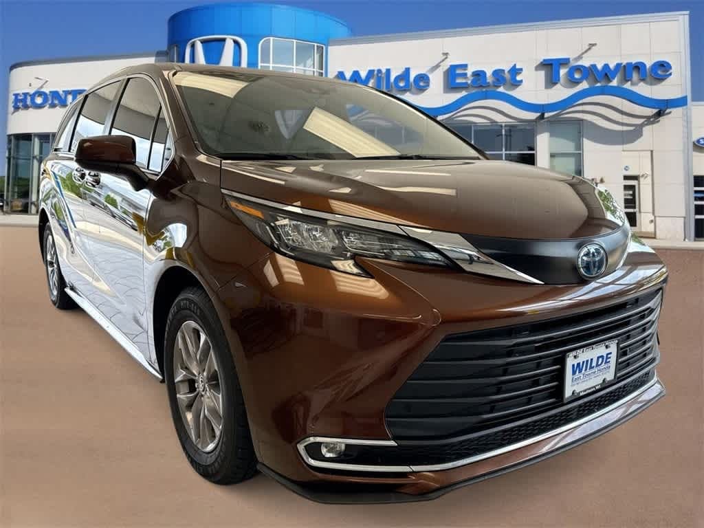 Used 2024 Toyota Sienna XLE 8 Passenger Van Passenger Van