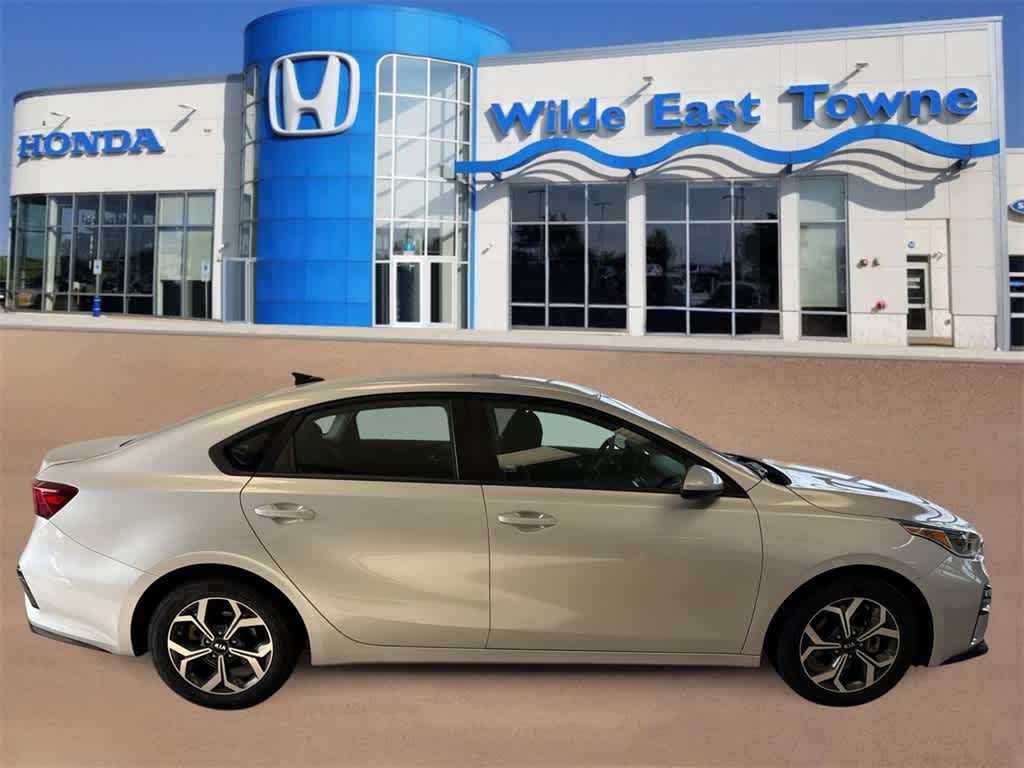 Thumbnail: 2020 Kia Forte - 9