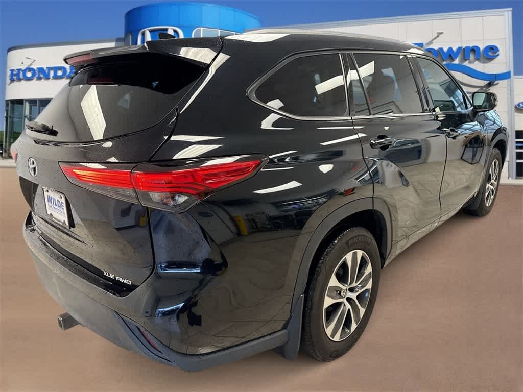 Thumbnail: 2022 Toyota Highlander - 8