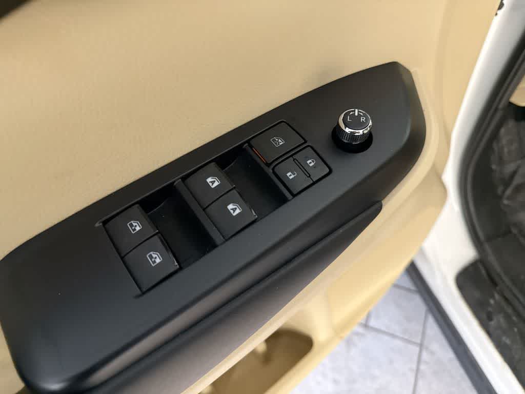 Thumbnail: 2019 Toyota Highlander - 20