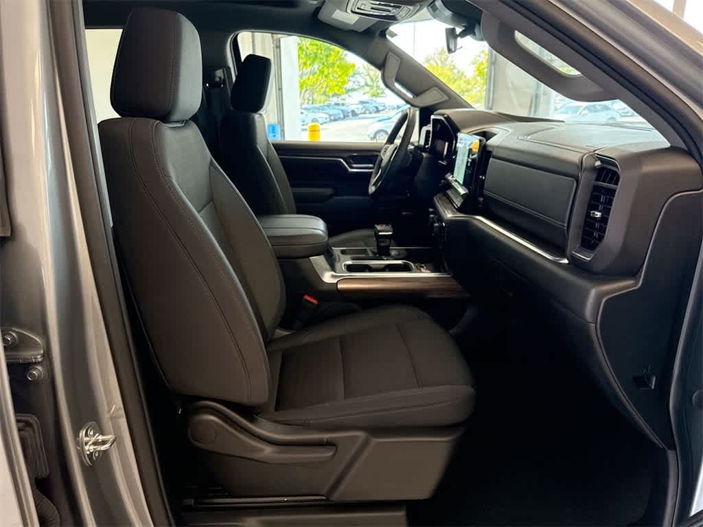 Thumbnail: 2023 Chevrolet Silverado 1500 - 22