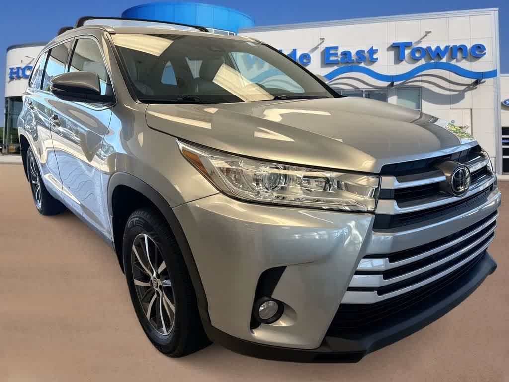 Thumbnail: 2019 Toyota Highlander - 2
