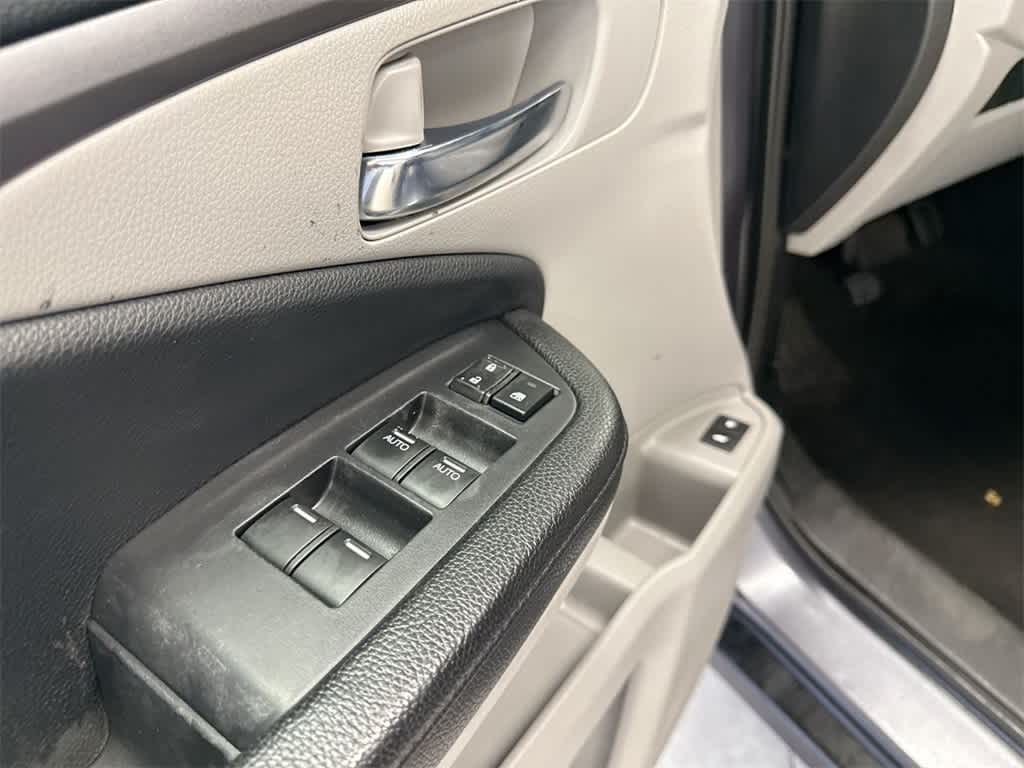 Thumbnail: 2016 Honda Pilot - 18