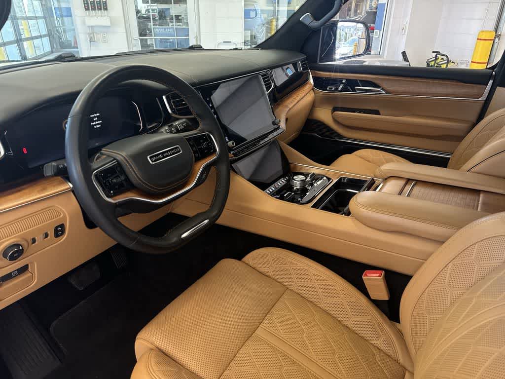 Thumbnail: 2023 Jeep Grand Wagoneer L - 11