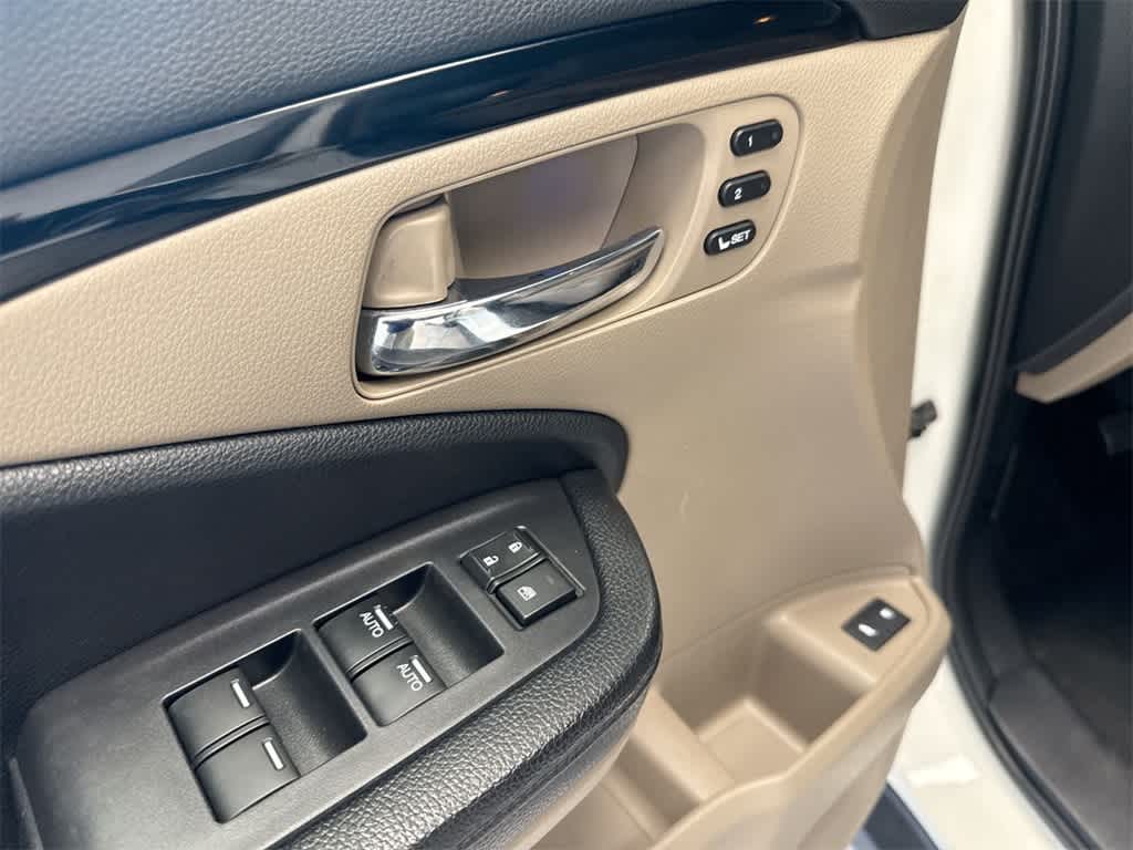 Thumbnail: 2018 Honda Pilot - 18