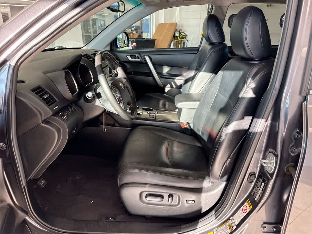 Thumbnail: 2012 Toyota Highlander - 17