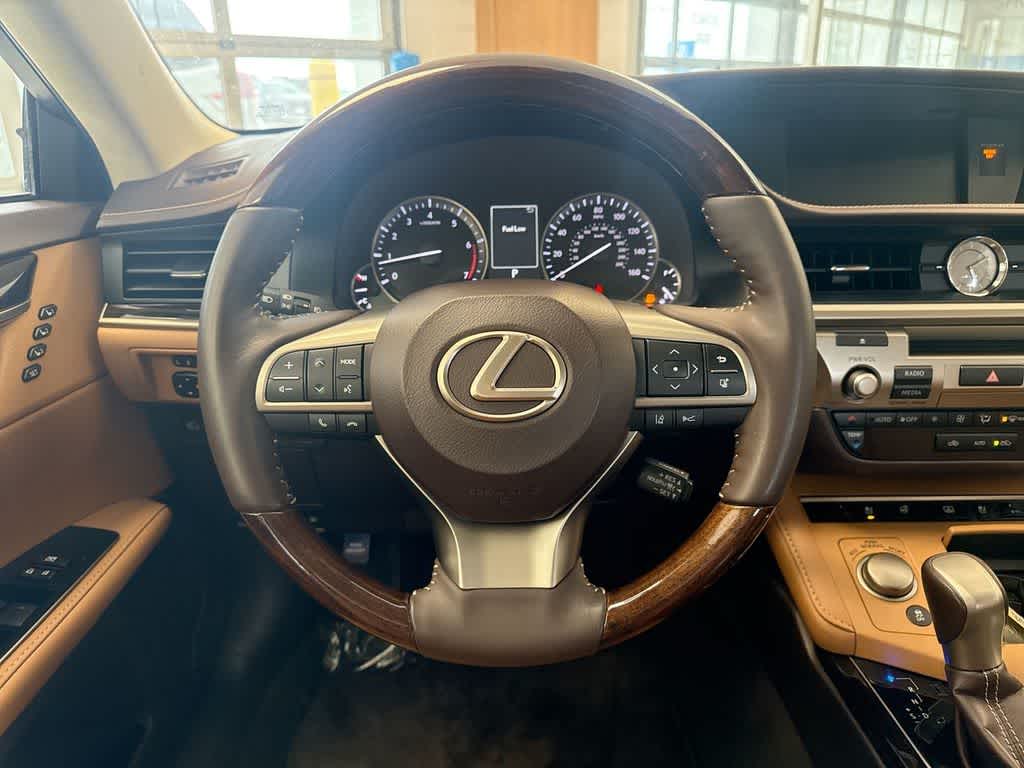 Thumbnail: 2018 Lexus ES - 25