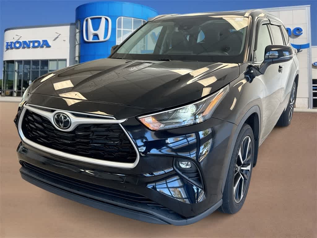 Thumbnail: 2022 Toyota Highlander - 4