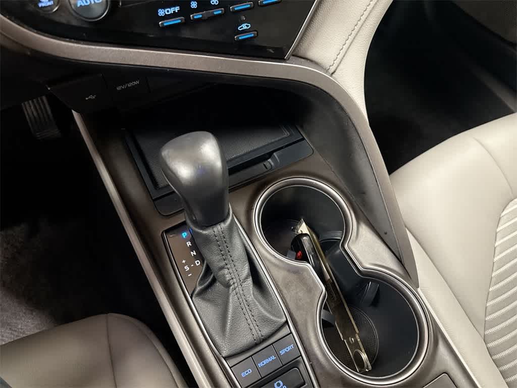 Thumbnail: 2022 Toyota Camry - 33