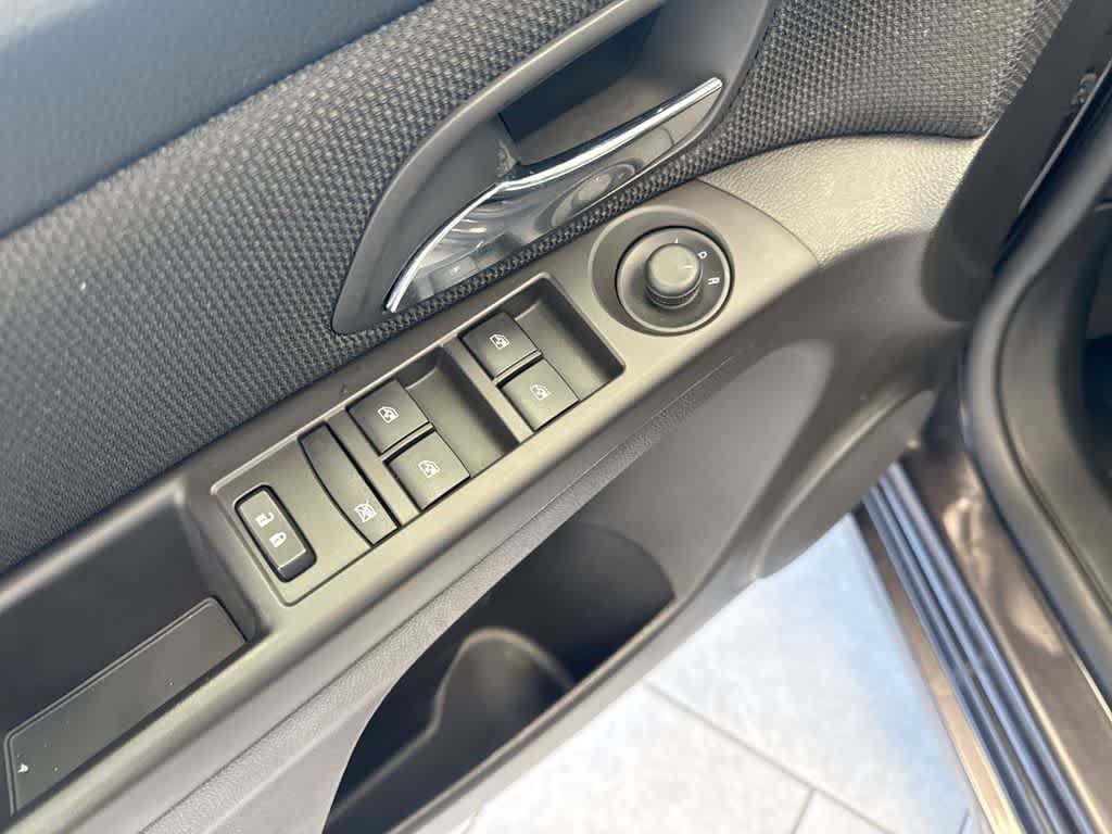 Thumbnail: 2015 Chevrolet Cruze - 18