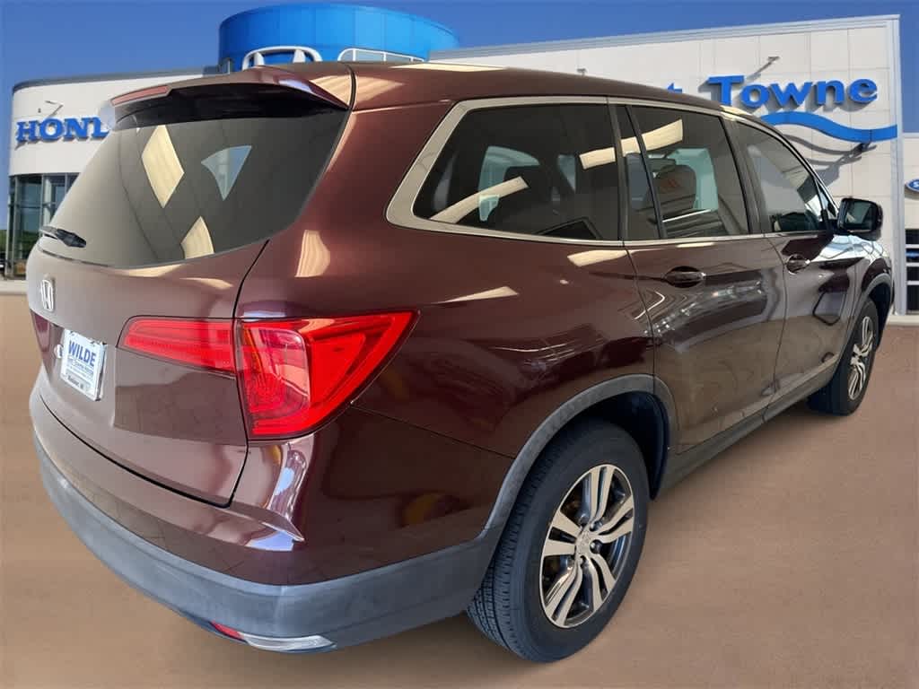 Thumbnail: 2017 Honda Pilot - 8