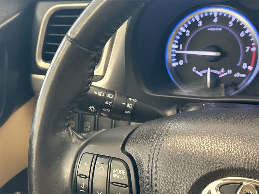 Thumbnail: 2018 Toyota Highlander - 29