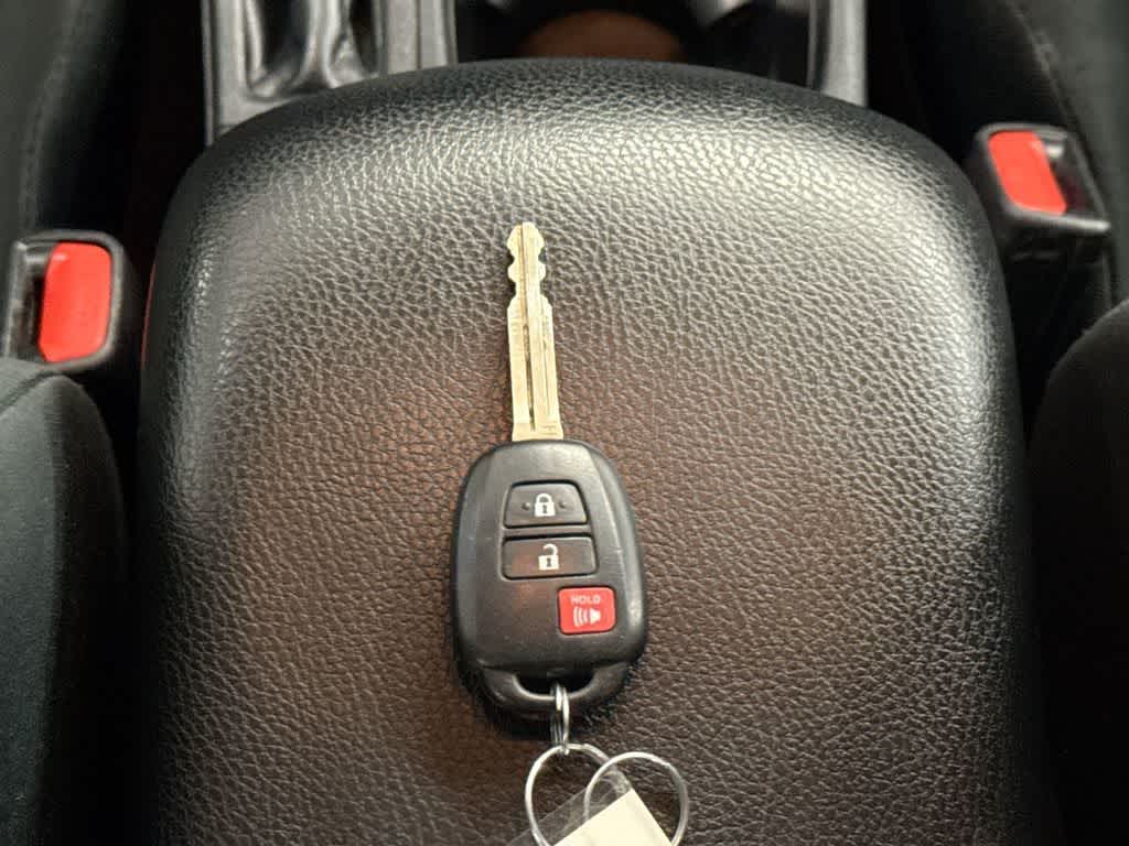 Thumbnail: 2018 Toyota RAV4 - 37