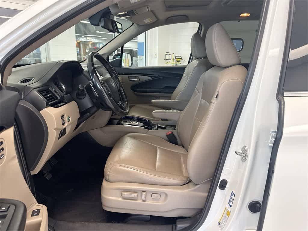 Thumbnail: 2018 Honda Pilot - 17